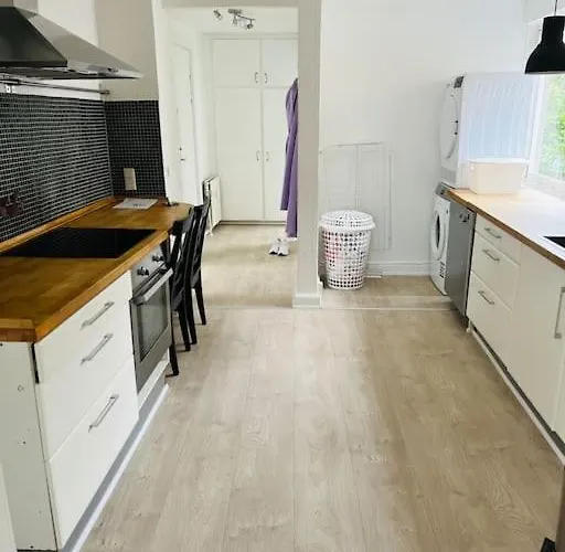 Lovely 1-bedroom In C *